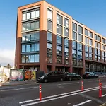 Stunning 1 Bed Apartment In Birmingham