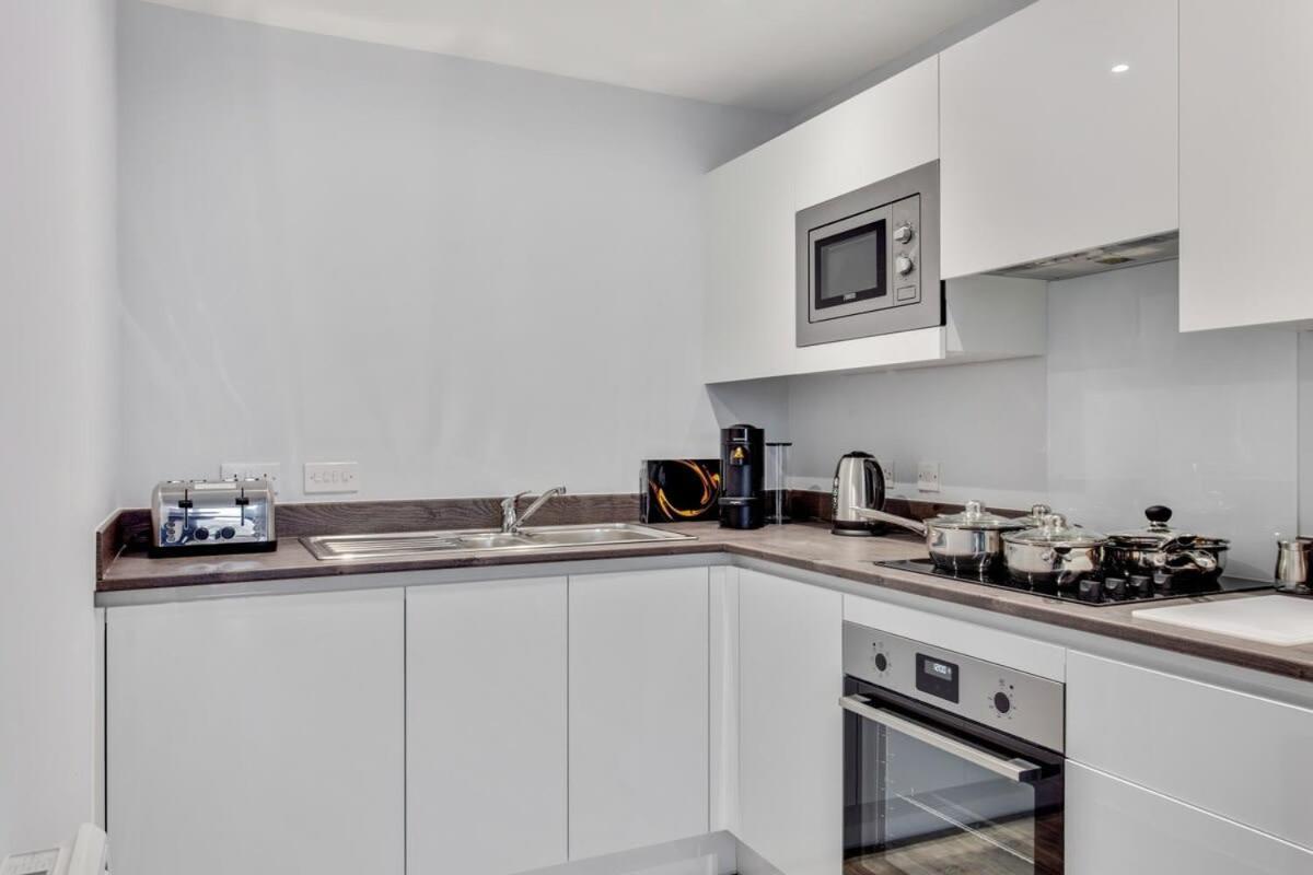 Stunning 1 Bed In Apartment